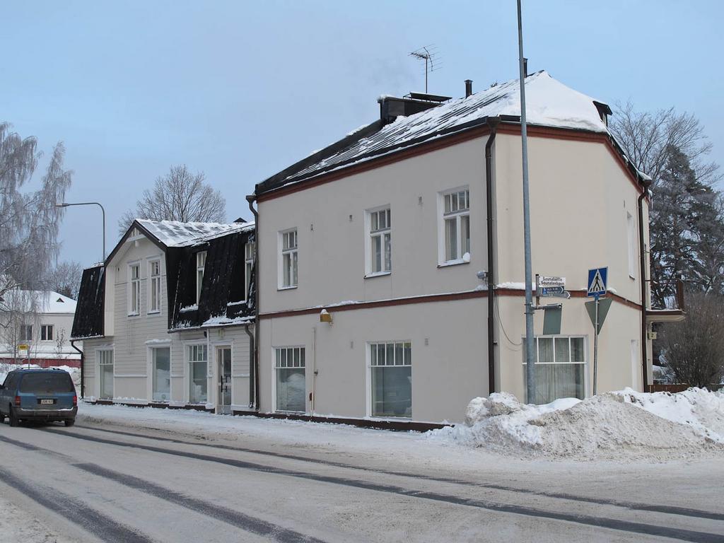 8 on 000 k-m. Asuin-, liike- ja toimistotalojen korttelialueella kerrosalaa on 500 k-m ja liikerakennusten korttelialueella 760 k-m.