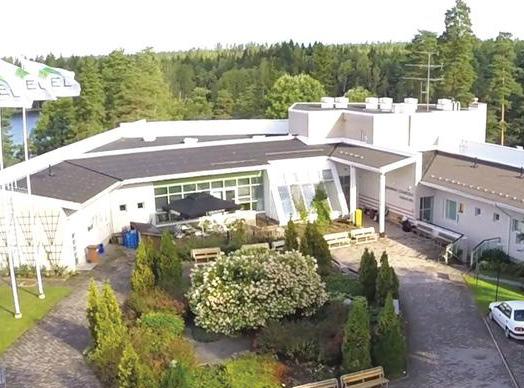 Uusien laulujen opetteleminen ja esiintyminen antoivat kyselyn mukaan harrastukseen sopivasti haasteellisuutta ja mahdollisuuksia kehittyä niin laulajana kuin esiintyjänäkin.