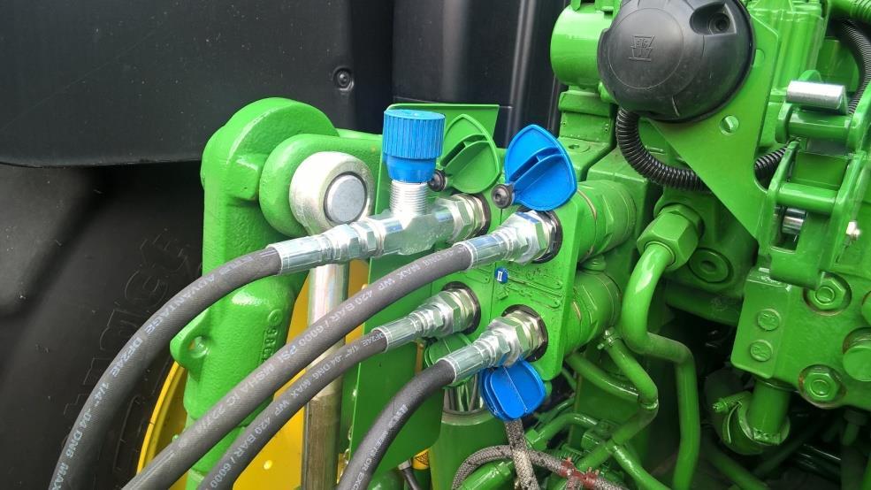 Figure 1. Hydraulic hose connection 3.1 Drive shaft The drive shaft s end closest to the snow blower must be 1 ¾ z=6 in size and fitted with an overload switch (shear bolt or disc clutch).