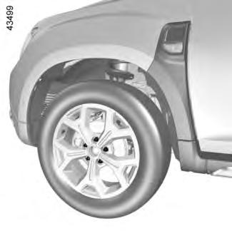PYÖRÄN VAIHTAMINEN (2/2) 9 5 Rengaspaineiden valvontajärjestelmällä varustettu auto Jos rengaspaine on liian alhainen (rengasrikko, alhainen rengaspaine jne.), merkkivalo syttyy kojetauluun.