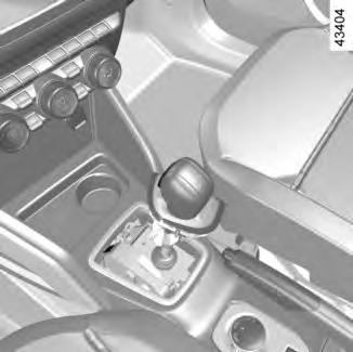 HINAAMINEN: vian sattuessa (3/3) Automaattivaihteistolla varustetun auton hinaaminen Kun moottori pysäytetään, vaihteistoa ei enää voidella.