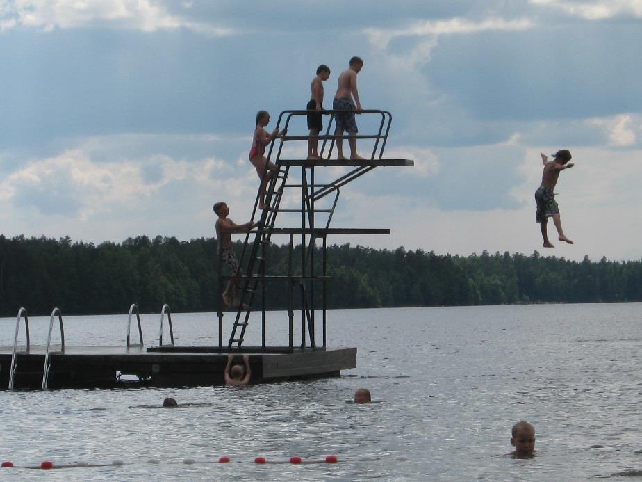 Millaiset rakenteet ja välineet valtion maakunnan sote:ssa syntyy sosiaalihuollon johtamiselle?