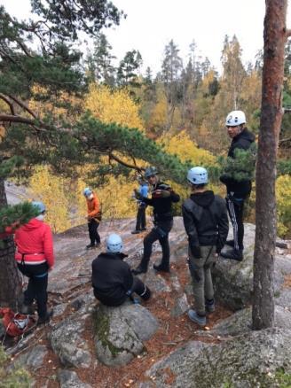 Ryhmätoiminta Sosiaaliohjaajat järjestävät erilaista hyvinvointia ja kotoutumista tukevaa ryhmätoimintaa vapaa-ajalla sekä osana koulun