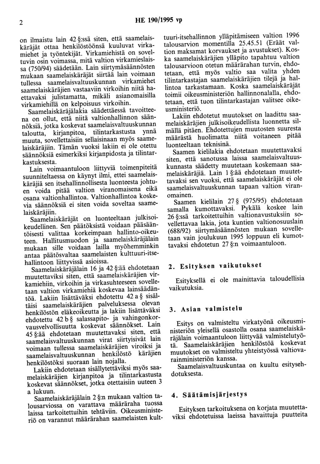 2 HE 190/1995 vp on ilmaistu lain 42 :ssä siten, että saamelaiskäräjät ottaa henkilöstöönsä kuuluvat virkamiehet ja työntekijät.