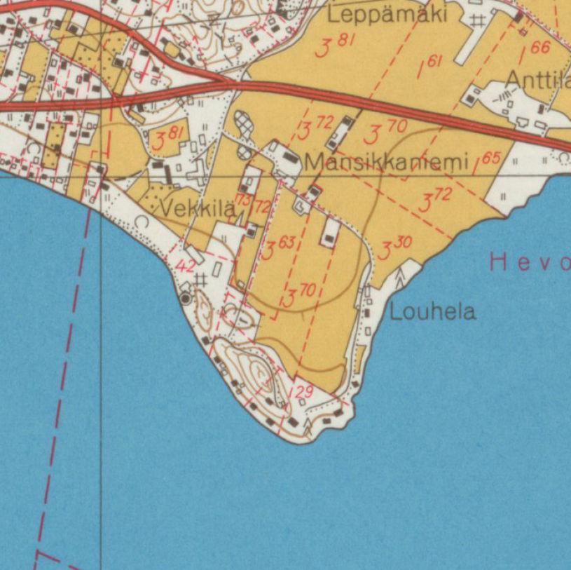 Mansikkaniemen alueelle rakentui 1900-luvun puolivälin tienoilla vapaa-ajanasuntoja, lähinnä niemen eteläkärkeen ja lounaisrannalle.