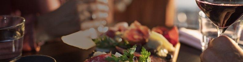 Herkuttele & nauti Ät gott och njut Grande Buffet Tavolàta Seisovan pöydän herkkuja Något för varje smak Illalliskattaukset Middagsdukningar Meriaamiainen Sjöfrukost 1) 1.45 2) 19.30 STO 0.00 09.
