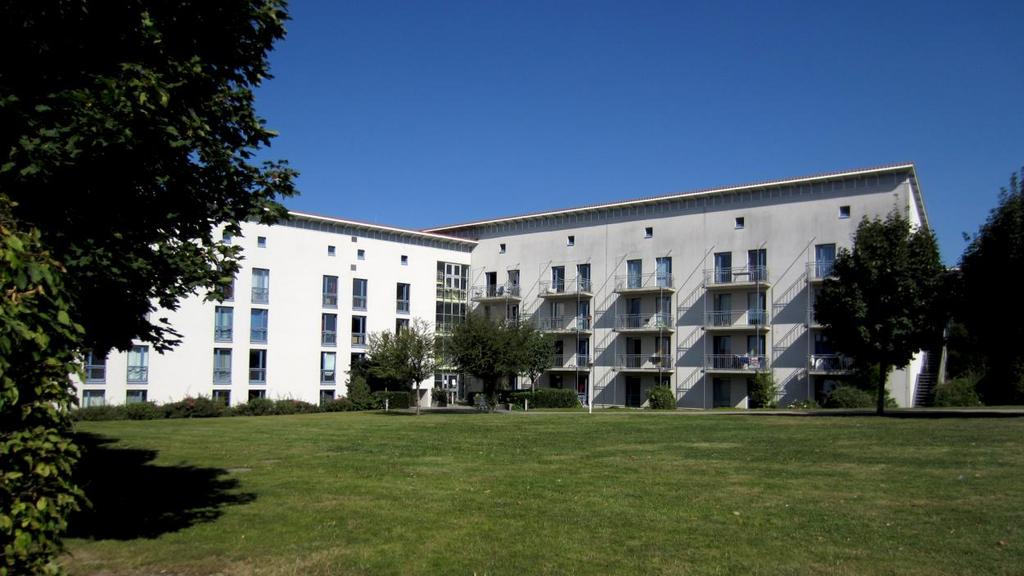 kinoilta niin sanottua WG-asuntoa (Wohngemeinschaft), joka on periaatteessa tavallinen kerrostaloasunto muutettuna jaetuksi opiskelijasoluksi.