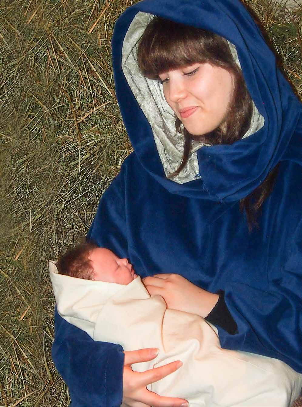 Vivamon Raamattukylän joulunäytelmä on nimensä mukaisesti täynnä ihmetystä ja iloa. Kaiken keskipisteenä on pieni Jeesus-lapsi.