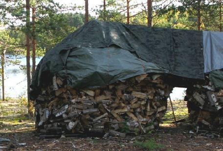 Esimerkkejä, pilkonta-aika ja paikka 11 m 3 :n kehikko metsäaukealla Pilkottu 14.5., peitetty 13.8., näytteet 5.11.2011.