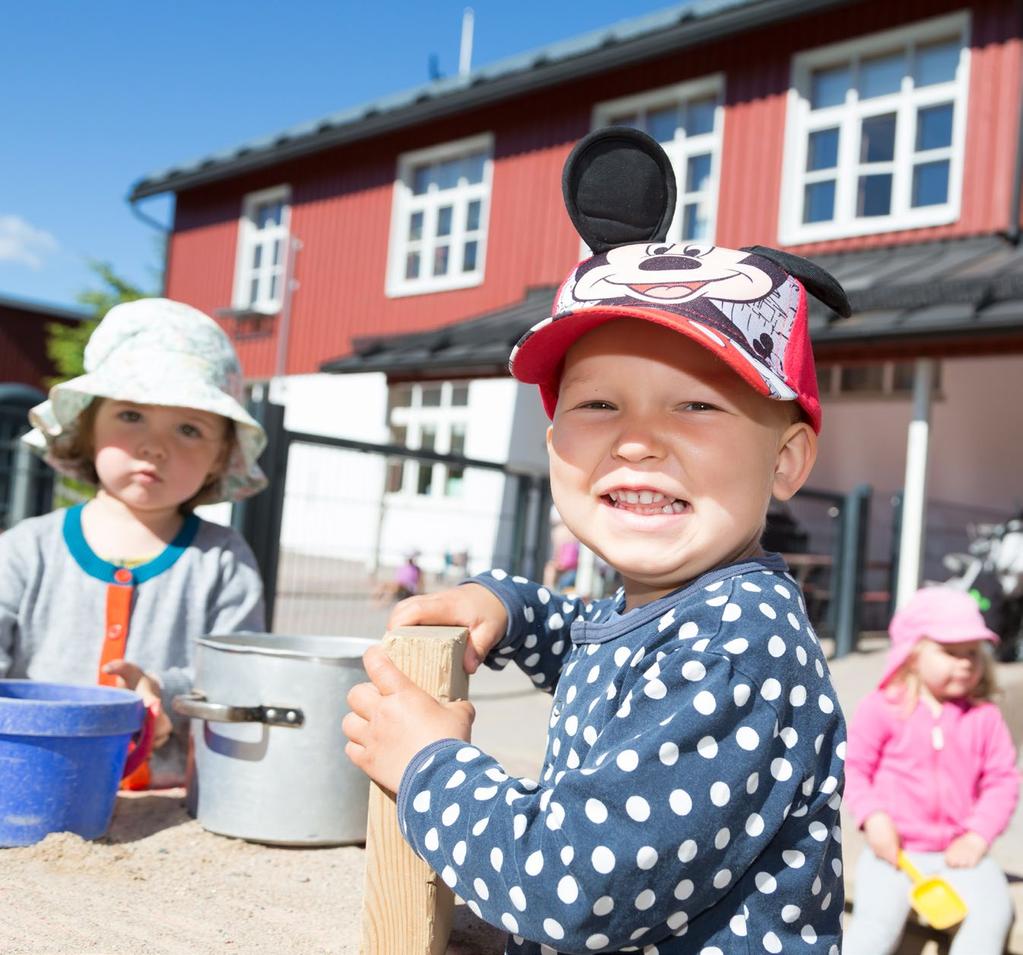 Espoon suomenkielisen varhaiskasvatuksen varhaiskasvatussuunnitelmaa täydentävät muun muassa seuraavat suunnitelmat ja ohjelmat: Espoon ruotsinkielinen varhaiskasvatussuunnitelma, Espoon