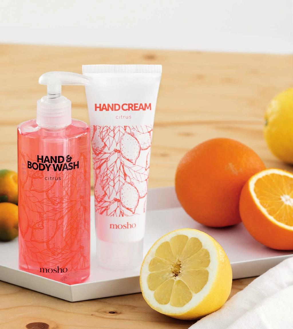 Sitruksen raikkautta Citrus-pakkaus on raikas tuotepari valikoimassamme. Saippua käsille sekä vartalolle ja samettisen pehmeä ja kosteuttava käsivoide kätevässä tuubissa.