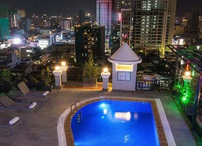 Hotellissa on myös spa, sauna, uima-allas aurinkotuoleineen, kokoustiloja ja pieni lahjatavarakauppa. Hotelli Kravan / Phnom Penh Pari vuotta sitten avattu hotelli lähellä Phnom Penhin keskustaa.