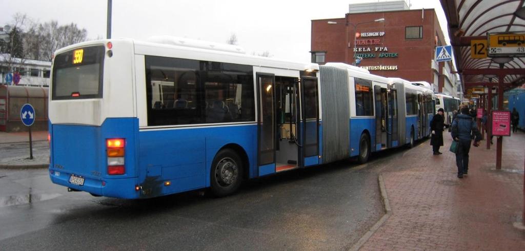 Raitiovaunun ja tuplanivelbussin kapasiteetti ei ole sama, vaan raitiovaunulla se on