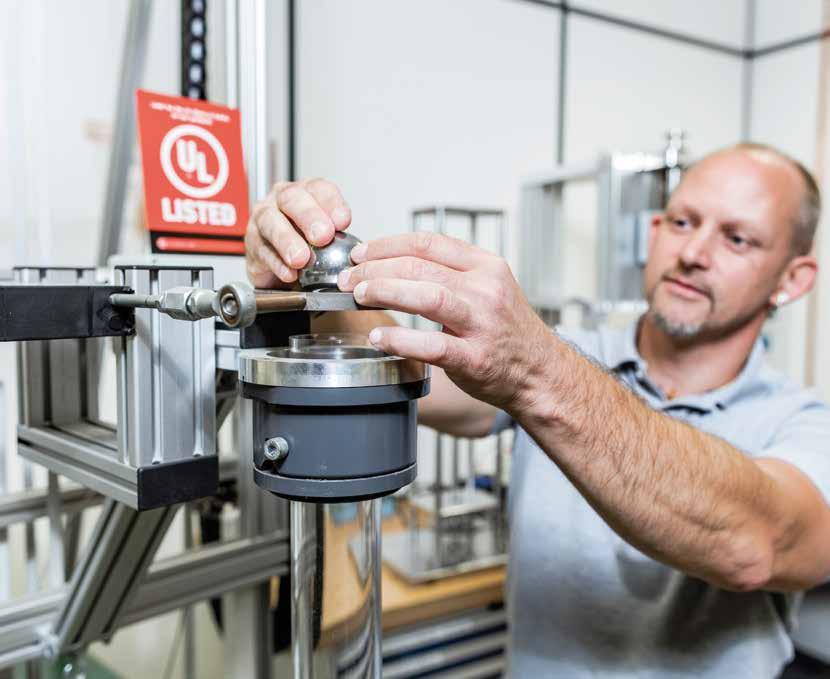 Sertifioinnit Sertifiointia varten Spelsberg ylläpitää omaa testilaboratoriota pääkonttorillaan Schalksmühlessä. Laboratorio laitteineen ovat VDE- ja UL- sertifioituja.