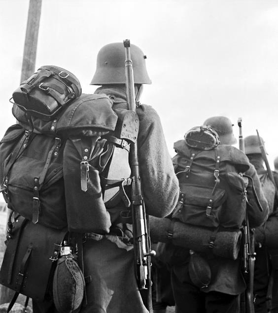 Linnoittamis- ja rakennustekniikka kehittyivät Louhintatekniikka ja koneiden käyttötaito kehittyivät Lottajärjestö