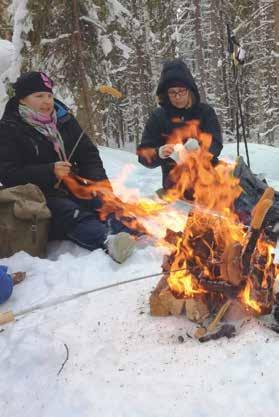 Ajattelinkin jo, että voimmeko pitää koko retkeä, kun on luvattu niin kovia pakkasia, mutta kuin toiveiden täyttymys oli vain 5-7 astetta pakkasta. Kello tuli 8.