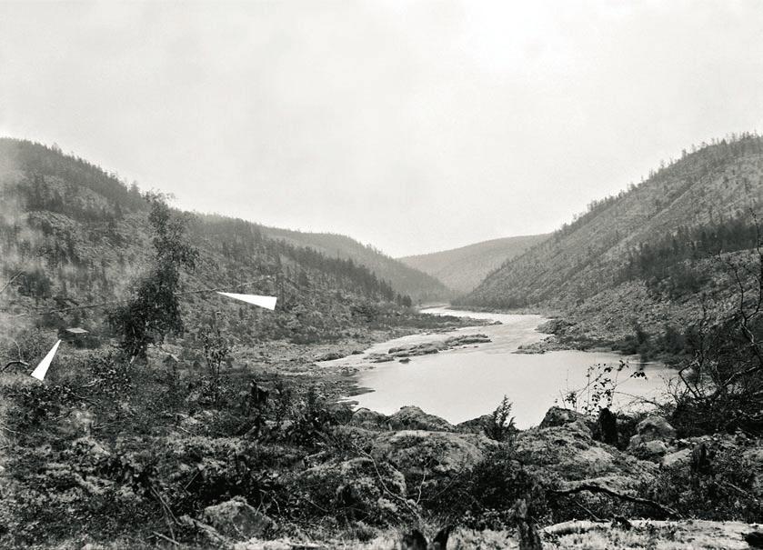 Ivalojoen Kultala vuonna 1882. Plantingin kämppä on vasemmalla olevan nuolen kohdalla. Ylempi nuoli osoittaa, missä Ervastin ja Lepistön vesiränni kulkee.