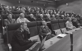 KENTäN KUULUMISIA Etelä-Suomen ilmapuolustusseminaari kokosi Tikkakoskelle lähes sata ilmapuolustuksesta kiinnostunutta Tikkakoskella Ilmasotakoulun tiloissa pidettiin lauantaina 24.9.