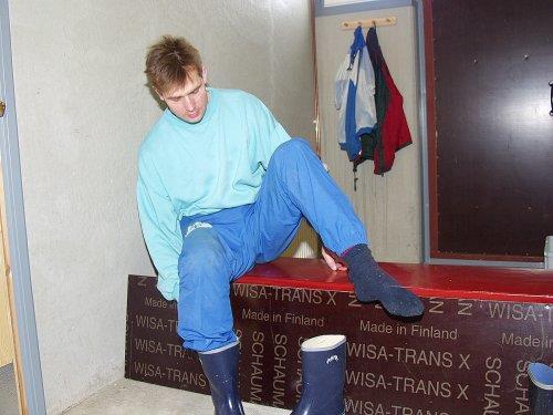Tautisulku likaisen ja puhtaan alueen rajalla tuotantotiloihin (suihku) puhdas alue