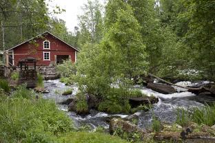 Autioitunut osa kylätontista on metsittynyt, maastossa erottaa perustuksia. Rinteessä oleva yksinäisluhti on siirretty Äijälän pihasta. Tie Niemenkulmalle on pitkälti entisellä paikallaan.