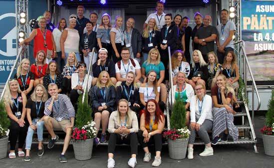 Rönkä, tulevaisuuden asumisen asiantuntija Ari Virta, projektipäällikkö Leena
