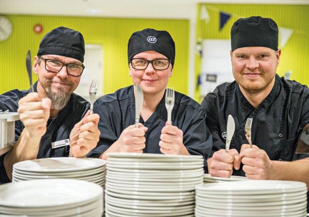 Herkullinen porkkanamakkarakeitto Annoskoko: 320 g 6 Oulu Kastellin monitoimitalo ISS Palvelut Oulu Tuotekehitys Ilkka Haapala Kokki Niina Riekki Keittiömestari Eerik Hänninen Herkullinen