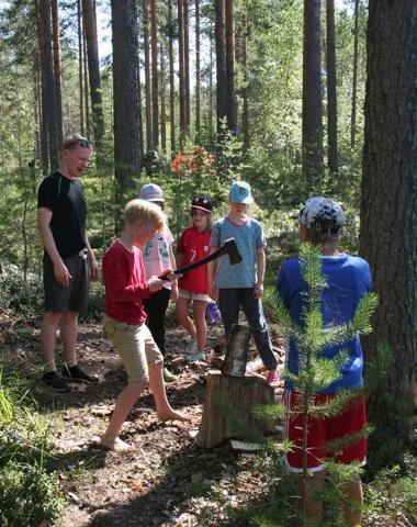 fi/ajankohtaista/verkkouutiset/norppa-tervehti-lapsia-norppaleirilla Pyrimme näkemään norppia liikkuessamme järven läheisyydessä tai järvellä meloessa.
