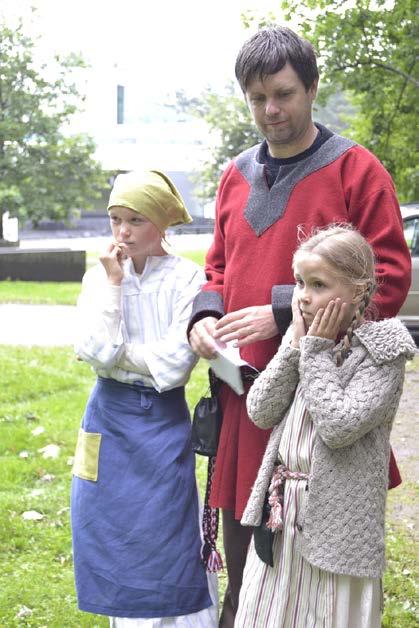 kumpare peltoalueen länsilaidalla, lähellä Vantaanjokea (Kuva 1).