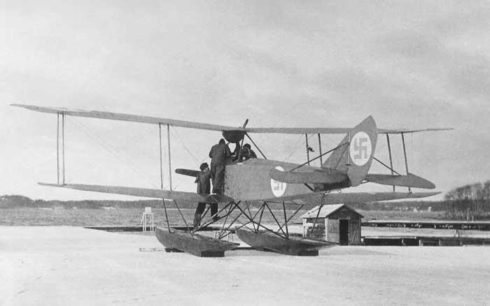 Rumpler 6B-1 Rumpler 6B-1 oli saksalainen yksipaikkainen meritoimintahävittäjä, joka on kehitetty Rumpler C.1 -maatiedustelukoneesta.