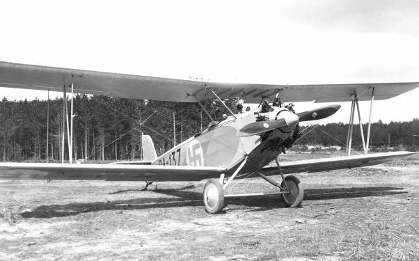 VL Paarma VL Paarma oli kotimainen kaksipaikkainen koulukone. Alitehoisen tyypin lentoominaisuudet eivät täyttäneet vaatimuksia useammassakaan suhteessa, ja enemmästä kehittelystä luovuttiin.