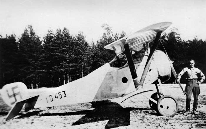 Nieuport 17 ja 21 Nieuport 17 ja 21 olivat venäläisen A/O Duks-tehtaan valmistamia ranskalaisen hävittäjäkoneen lisenssiversioita.