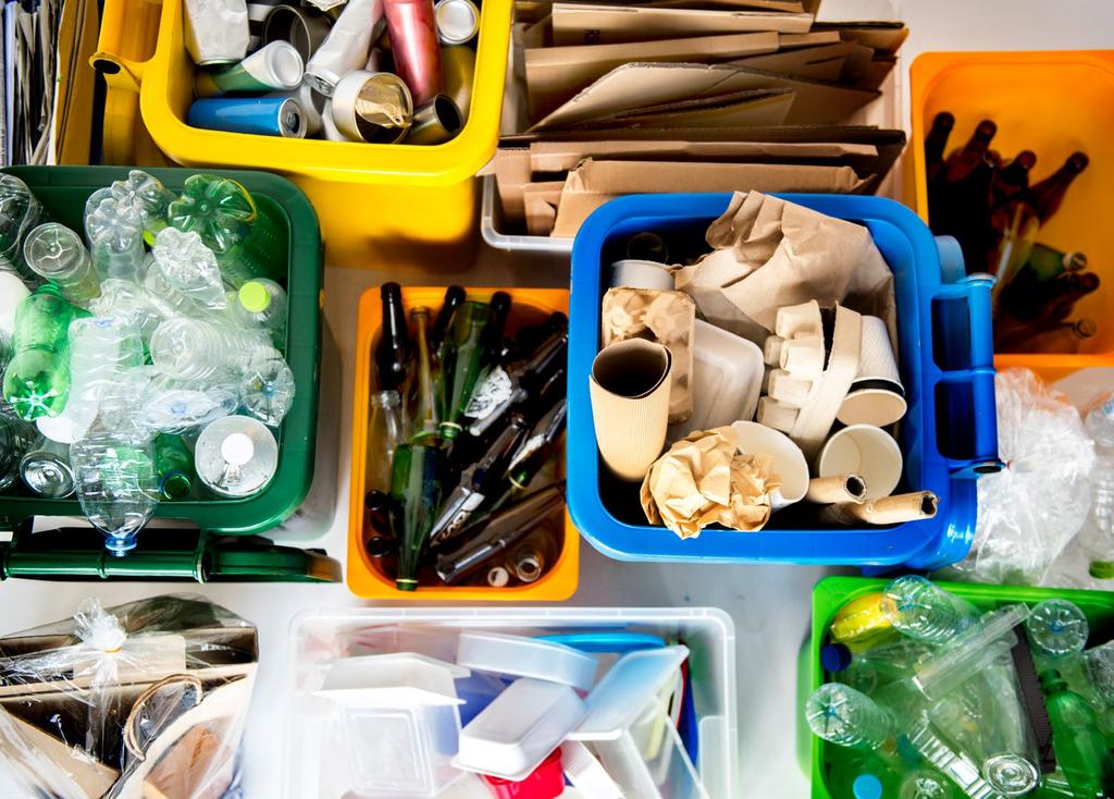 Jätehuoltoon liittyminen Velvollisuus liittyä jätehuoltojärjestelmään Jätelaki velvoittaa liittämään kaikki asuin- ja vapaa-ajankiinteistöt jätehuoltoon.