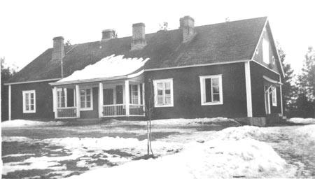 Historia Huvikummun historia Rakennus valmistui vuonna 1926 ja toimi lastenkotina aina vuoteen 1968 asti. Kodissa asui 20-30 lasta, ja 1930- ja 1940-luvuilla lukumäärä ajoittain nousi.