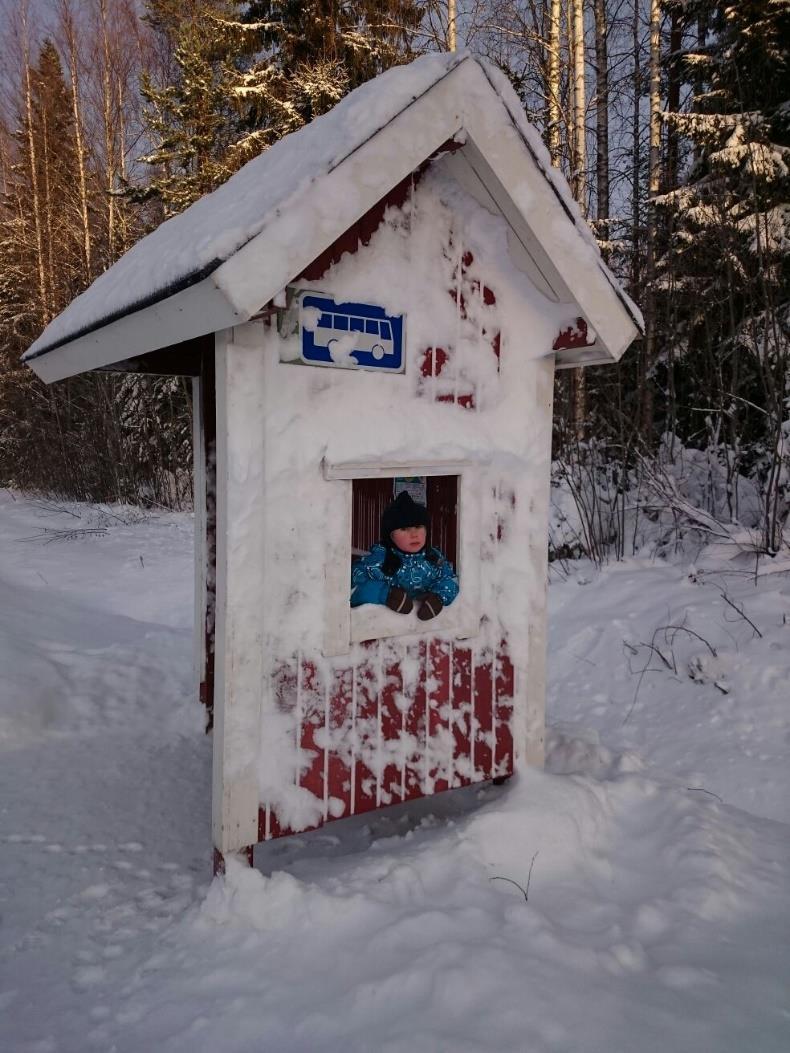 2 Maailma on kaunis ja hyvä elää sille, jolla on aikaa ja tilaa unelmille. Ja mielen vapaus, ja mielen vapaus. On vapautta kuunnella metsän huminoita kun aamuinen aurinko kuultaa kallioita.