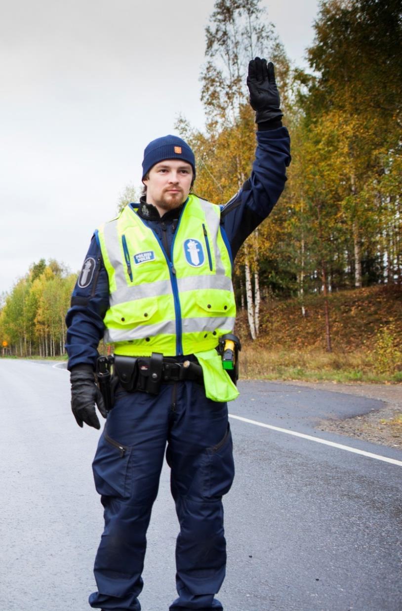 Poliisipalvelut LIIKENNEPOLIISI Liikenteen valvonta ajoneuvoihin ja niiden kuljettajiin kohdistuva valvonta pääasiallisesti maastoliikenteen ja vesiliikenteen valvonta sekä säädettyjä ja määrättyjä