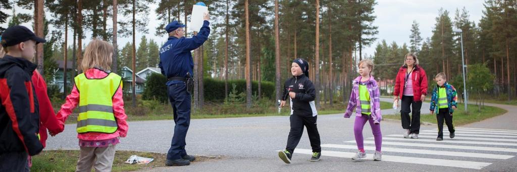 Varmistamme toiminnassamme 2018 hälytyspalvelujen suorittamisen henkeen ja terveyteen kohdistuvien rikosten selvittämisen monipuolisen liikennevalvonnan lupapalvelujen saatavuuden ja