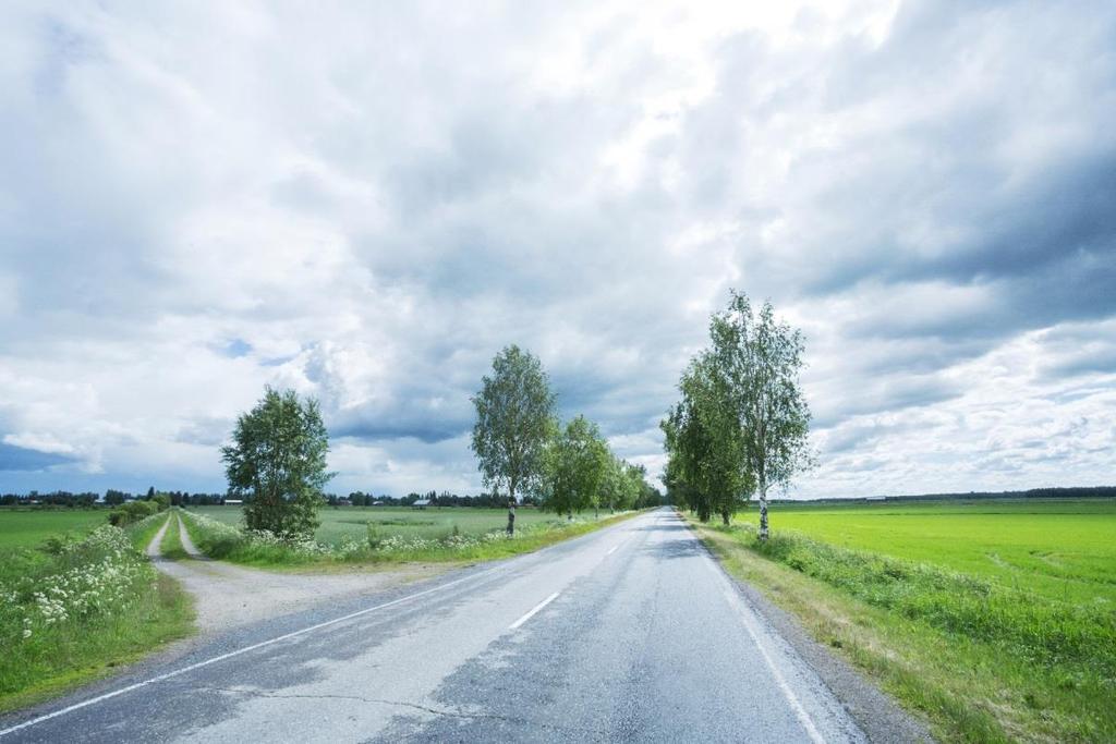 Liikenneverkot Tavoite Ajantasainen, kattava tieverkkoaineisto Kaikki geometria KMTK:ssa Täydentävät ominaisuustiedot Livi:n ominaisuustietojen hallinnassa (OTH) Ylläpidon päällekkäisyydet poistettu