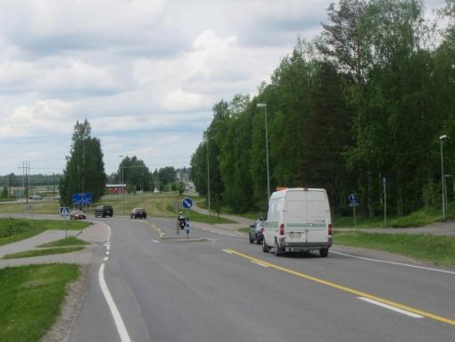 Viisas liikkuminen tarkoittaa sitä, että eri kulkutapoja käytetään järkevästi ja sopivasti: lyhyillä matkoilla kävellään tai pyöräillään, pitkillä matkoilla mennään junalla tai bussilla ja autoa