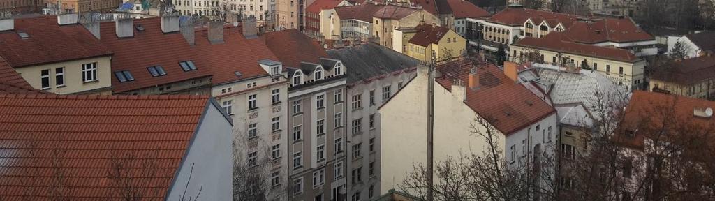 Prahasta löytyy oikeastaan kaikki eurooppalaiset arkkitehtuurisuuntaukset; goottilaiset, barokkilaiset, romaanilaiset, renessanssimaiset, modernit ja jugendtyyliset suuntaukset näkyvät läpi