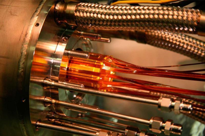 ALPHA Antihydrogen Laser Physics Apparatus tuottaa, sieppaa ja tutkii antivetyatomeita