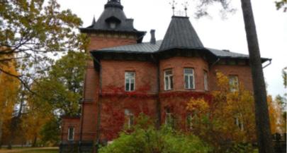 Asemakaavassa kohde on määritelty hallinto- ja virastorakennusten kortteliksi. Kiinteistö on ollut tyhjillään vuodesta 2016 lähtien. Näkökulmana oli kiinteistön käyttötarkoituksen uudistaminen.