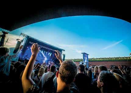 Parhaita poimintoja 2018 Hamina Tattoo 30.7.-4.8. Upeita univormuja, sykähdyttävää marssimusiikkia ja letkeän jazzahtavaa meininkiä! Hamina Tattoo -sotilasmusiikkifestivaali järjestetään taas 30.7.-4.8.2018, päätapahtuma-areenana Hamina Bastioni.