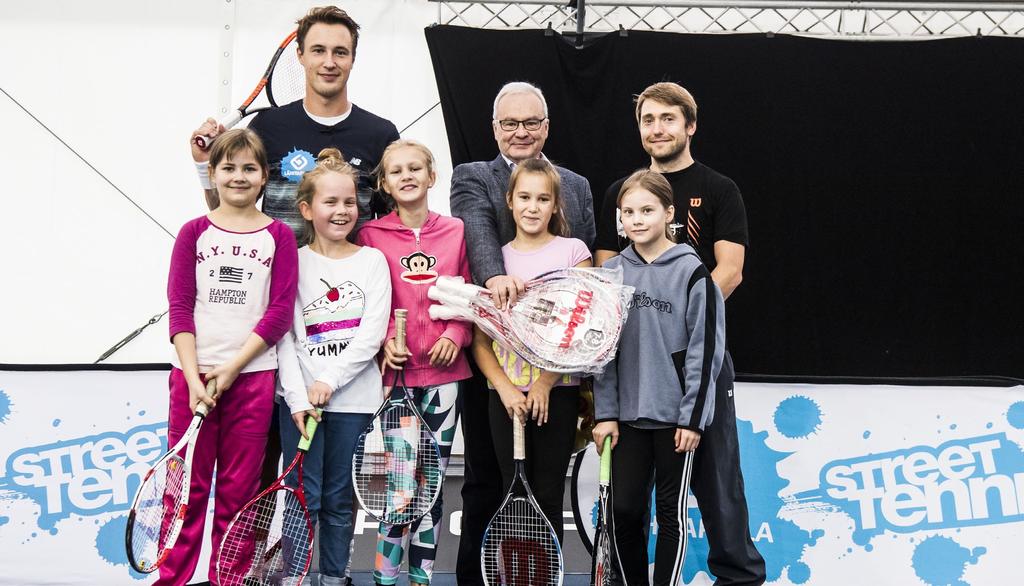 VALMENNUSTOIMINTA KOULUYHTEISTYÖ LähiTapiola Street Tennis lajiesittelykiertue kouluille LähiTapiola Street Tennis koulukiertue toteutettiin 17.3. 31.5.2017.