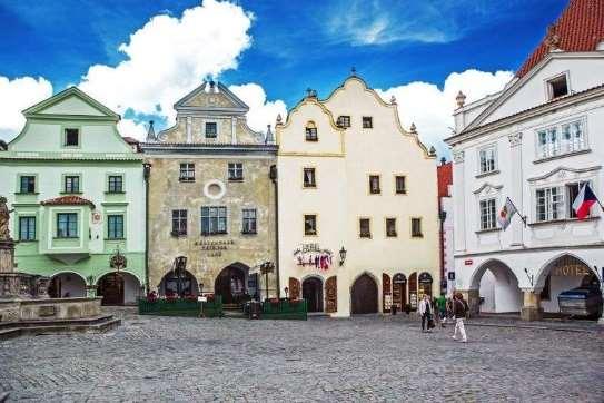 Hotellit: Hotel Zlatý Andĕl **** nám Svornosti c.p.11 38101 Český Krumlov, Czech puh.