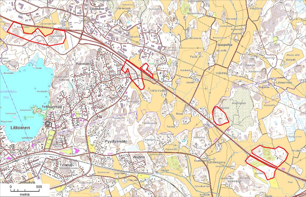 Kuva 1. Ohikulkutien varrelta 18. ja 19.4.2017 tutkitut metsäalueet (punaiset rajaukset).