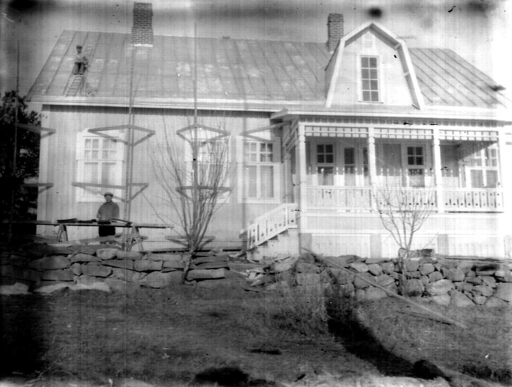 4 Hiski Mikkonen hoiti kunnanlääkärin virkaa vuoteen 1927 saakka. Hänen jälkeensä lääkäriksi tuli Yrjö Ilmari Kohonen vuonna 1928. Kunnanlääkäri Kohonen jäi eläkkeelle 15.8.1953.
