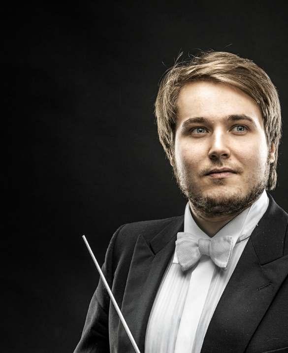 ERKKI LASONPALO on opiskellut orkesterinjohtoa muun muassa Jorma Panulan ja Leif Segerstamin johdolla. Kapellimestaridiplomin hän suoritti Sibelius-Akatemiassa keväällä 2012 erinomaisin arvosanoin.