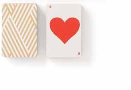 Pelikortit pöytäpeli Pelaa erä korttia tyylikkäästi. Korttien takapuolella on hillitty graafinen kuvitus.