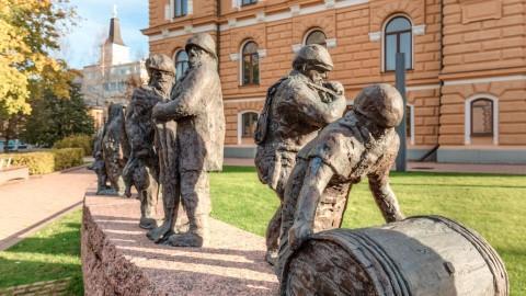 Työstäminen Kolmella tasolla: Yleiset/yhteiset osiot kootaan ja päivitetään koko hyvinvointipalveluiden tasolla