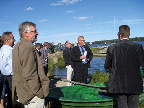 Tutkija Mikael Henriksson ja toiminnanjohtaja Tero Myllyvirta saivat Kalatalouden keskusliiton myöntämät hopeiset ansiomerkit tunnustuksena menestyksellisestä toiminnasta maamme kalatalouden hyväksi.